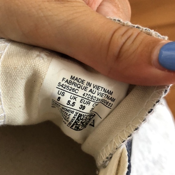 Brand new Converse - Picture 3 of 4